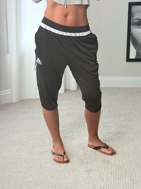 Y2K Adidas Women's Black 3/4 Capri Track Pants